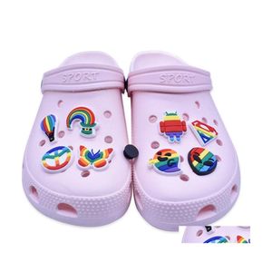 Acessórios para peças de sapatos Party Favor Favor Rainbow Caracteto de desenho animado PVC Rubber Charms Holeshoe Crog Fit Wrist Croc Botões Sapatos deco dhsjg