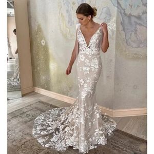 Boho sjöjungfruklänningar Deep V Neck Full Lace Champagne Bridal klänningar Backless Wedding Dress Sweep Train Plus Size Custom Made With Bow