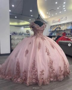2023 Розовые платья Quinceanera v Шея кружев 3D цветочные оборки на заказ