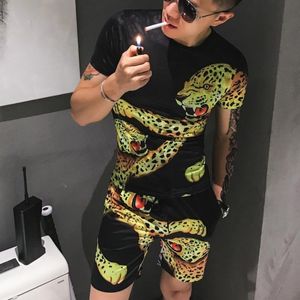 Herrespår manlig smal sommar passar kort t-shirt ropa hombre mode mönster leopard design hylsa t shirt kostym 2-stycke set