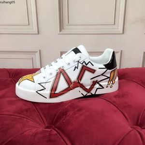 2023 The New Man Fashion Fashion Women Shoes Men Кожаная кружевная платформа Негабаритная подошва кроссовки белые черные повседневные HCJK2158441