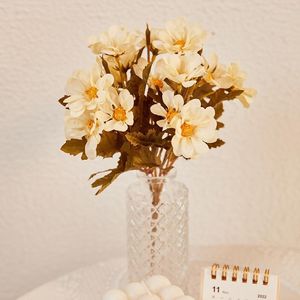Kwiaty dekoracyjne Autumn Vintage sztuczny stokrotka jedwabny bukiet fałszywy wystrój ciasta kwiatowego do wazonu domowy stół ślubny