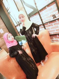 Etniska kläder (12 stycken/parti) Partihandel Senaste design svarta strass muslimska flickor klänningar barn abayas islamisk syf257