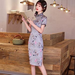 Etniska kläder Kvinnor Elegant Classic Slim Satin Short Sleeve Cheongsam Summer Rayon tryckt knälängd Qipao Chinese Wedding Dresses