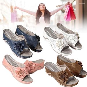 Sandalet Süet Deri Yumuşak Ayak Yatak Ortopedik Arch-destek, kadınlar için çiçek içi boş tasarım yaz plaj ayakkabıları kadın takoz ayakkabı ayakkabı
