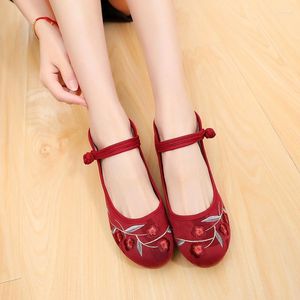 Klänningskor Kvinnor Lätt bärbar gummi -duk broderad Ancient Style Cheongsam Wedge Heel Lace Buckle Floral Hanfu