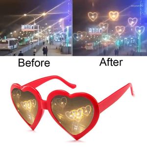 Zonnebrillen voor vrouwen houden van hartvormige effectglazen Kijk hoe de lichten 's nachts beelddiffractie veranderen