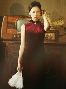 Этническая одежда Тост Чеонгсам китайский стиль ретро -ретро молодой красный модифицированный бархат с низким разрезом без рукавов. Съемное свадебное платье