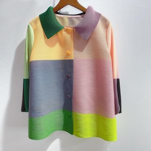 Blusas femininas miyake jackets plissados ​​woman hit color xadrez selvagem solto solto de peito de lapela de gola de lapela 2023 Autumn roupas femininas