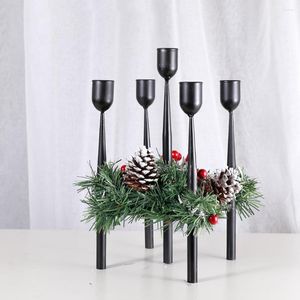 Świecane uchwyty 1 Lot Christmas Iron Candlestick Święty płaszcz Śnieżu Snowflake Elk Star Tree Holder Home Xmas Rok Table Ornament