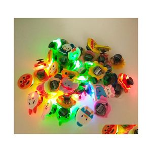 Ayakkabı Parçaları Aksesuarlar Sevimli Karikatür Pvc Charms Touchs Glow LED LITH SIT BAZELETLER CROC JIBZ DRAP TESLİMA