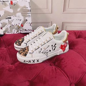 2023Designer Luxury Women Sandals Sandal Kitten Heel Slippersクラシックレザープラットフォームファッションカジュアルシューズ最高品質HM05906