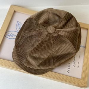 Berets Vintage Winter Soft Plain вязаные кепки для мужчин -женщина -вельветовая шляпа Beret Женская восьмиугольная кепка