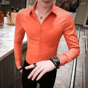 メンズカジュアルシャツブリティッシュスタイルの秋のシャツメンファッション2023長袖ドレススリムフィットストリートウェアブラウス服4xl-m