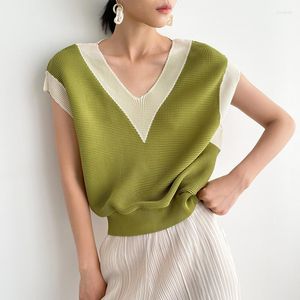 Damen-T-Shirts, plissierte Weste, schwarzer Stil für Damen, mit modischer kleiner Weste, Strickjacke