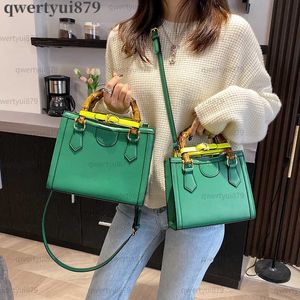 Kadınlar için Üst Marka Omuz Çantaları qwertyui879 Bambu Saplı Çanta Lüks El Çantası Tasarımcı Cüzdanlar Crossbody Çanta Yeni Tote Çanta Sevimli Satchel 112922H