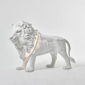 フロアランプポストモダンなデザイナー彫刻されたライオン装飾ランプ樹脂アートモデルハウスセールス部門ショッピングモール装飾