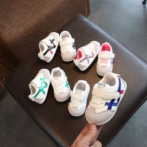 Första vandrare 0 till 18 månader baby pojkar och flickor småbarnskor spädbarn sneakers född mjuk botten första promenad non-slip mode skor 230114