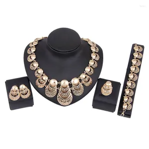 Halsband örhängen Ställ järnark för kvinnor Silver och guld Multi -lager Choker örhänge Ringarmband Africa Jewelry