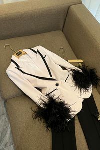 女性のスーツファッション春秋カラーブロックエッジコートスタイリッシュな羽毛カフシングルボタン女性スリムカッティングブレザー