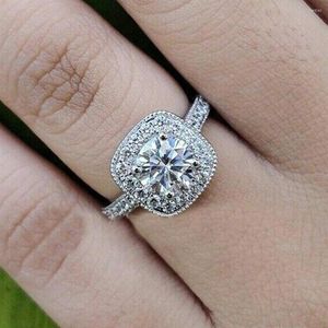 Wedding Rings Huitan 2023 Women's Ring With Cubic Zirconia Cushion Cut Shape Temperament Female Engagement Bands Jewelry
