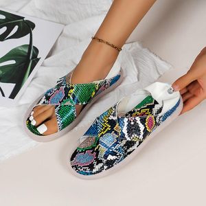 Sandały Summer Flats buty kobiety 2023 Serpentynowe moda seksowne kapcie płytkie osłony szkiełki obcasowe swobodne klapki zapatos