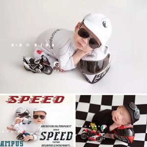 MENHEIRAS NASCIMENTO PONTRAÇÃO PONTRADOR Garoto Cool Motorcycle Suit Helmet Sunglasses de fundo Plano Studio Baby Po Shoot Costume 230114