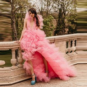 Abiti casual Pretty Rose Pink Profondo scollo a V Ruffles Tulle Lungo da sposa da donna Abito da ballo a pieghe a strati Hi Low Abito da festa in maglia lussureggiante