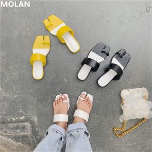 Slippers Molan Brand Designer 2023 Verão Banda estreita Clipe Toe Soneco Socofy Coreano Desliza Mocas Mula Flip Flip Casual