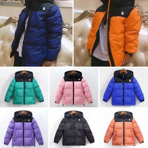 Çocuklar Down Down Coat Nf Tasarımcı 2023 Kış Ceket Erkek Kızlar Açık havada kapüşonlu Sıcak Parka Siyah Kirpi Ceketleri Mektup Baskı Giysileri Dış Giyim Windbreaker