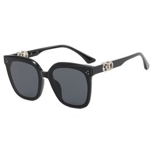 Solglasögon för män Kvinnor Luxury Herr Solglasman MAN Fashion Sungases Kvinna Retro Sol Glasögon Trendiga damer Solglasögon unisex överdimensionerade designer solglasögon 8k9d43