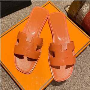 2023 Designer Slippers Classic Flat Slides Fashion Women Sandals Fashion Leather Slide Summer Beach Sandal Red Yellow Cartoon Slipper With B kqMKJKMJ0000001