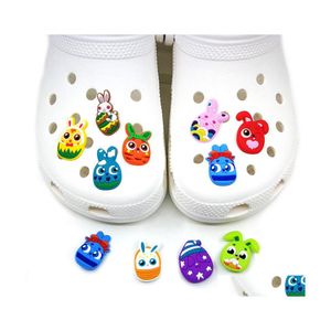 靴部品のアクセサリーMoq 100pcs Colorf Easter Eggs Pattern Croc Charm 2D Soft PVC Charms Buckles Kawaii Decorations for Kids San Dhuod