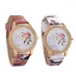 Armbandsur klockor kvinnor mode blommor tryckt armband pu läder rem analog kvarts handledsur Relogio femininowristwatches bert22