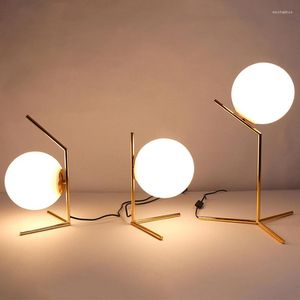 Lâmpadas de mesa pós -moderna luminária de vidro branco simples, quarto criativo quarto de cama E27 Dimmable Iron Deco Desk LED LED LED