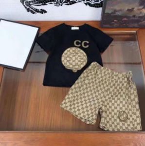 2023 Designer di lusso Set di abbigliamento per bambini T-shirt bianca bule monogramma shortst moda marchio di moda britannico estate tesori per bambini e ragazze cotone due pezzi A