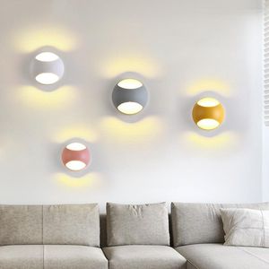 Lampy ścienne nordycka lampa ledowa kreatywna mini korytarz korytarza oświetleniowe oprawy oświetleniowe nowoczesne domowe dekor