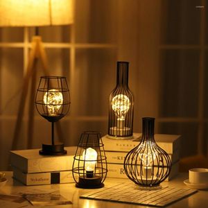 Bordslampor retro järn vinbottle led lampkonst minimalistisk ihålig koppartråd nattljus el hem dekoration läsbord skrivbord
