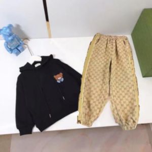 Sıradan Tasarımcılar Çocuk Giyim Setleri Mektup Baskı Erkek Kızlar Ceket Ceket Pantolon Trailsits Uzun Kollu Açık Çocuk Hoodie Suit Boy Boy Spor Giyim Top AAA