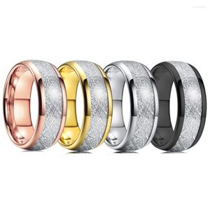 Anéis de casamento Fashion 8mm Men's Gold Color Groove chanfrado Edge Anel de aço inoxidável meteoritos embutidos Band de fibra de fibra de carbono vermelho