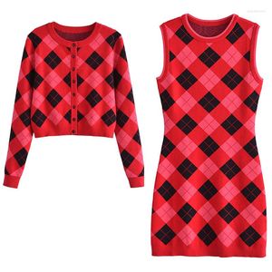 Kvinnors stickor xitimeao Kvinnor Retro Diamond Kontrollera tryckning O-Neck stickad Cardigan Kort tröja och snäv mini-klänning Vestidos Mujer