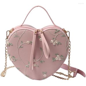 Bolsas noturnas 2023 bolsa de verão em forma de coração Qualidade de couro pu feminino feminino de renda com uma bolsa de mensagens de ombro da corrente