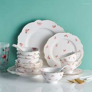 Set di stoviglie Creatività Piatti e ciotole Set Kawaii Scoop Piatto Elegante Phnom Penh Ciotola in ceramica Insalata domestica Cucchiaio Bistecca