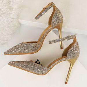 Elbise Ayakkabı 2023 Seksi Kadınlar 10cm Yüksek Ödül Boyut 40 Sandalet Düğün Gelin Scarpins Glitter Fetiş Stiletto Kristal Altın Pompalar