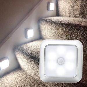 Luci notturne Sensore di movimento Lampada a LED alimentata a batteria Lampada da parete per scale per corridoio Bagno Camera da letto Illuminazione interna