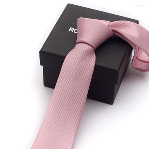 Bow Ties 2023 Märken Herrens högkvalitativa mode 6 cm Slim ljusrosa slips Romantisk bröllop brudgumklubb nacke för män med presentförpackning