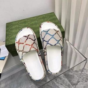 Designer platform summer outdoor beach sandals ladies slippers embroidered shoes cotton platform fashion slippers letters flat slippers designer ladies sandals.