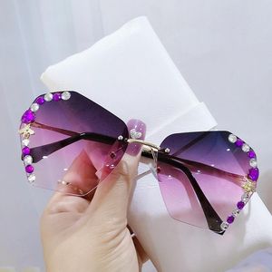 Sunglasses Fashion Frameless Trimmed Irregular Love Pattern Rhinestone Decoration Ladies Glasses Street StyleSunglasses