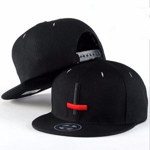 Cappellini con sfera 2023 Marca Street Dance Cool Hip Hop Ricamo Nero Croce Rossa Snapback Snap Back Uomini Cappelli da baseball Bone Hat1