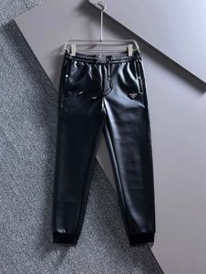 2023 lata mody męskie projektant Pu Materiał Materiał Spodnie ~ Chińskie spodnie ~ Tops Mens Yoga Joggers Track Spodnie dresowe